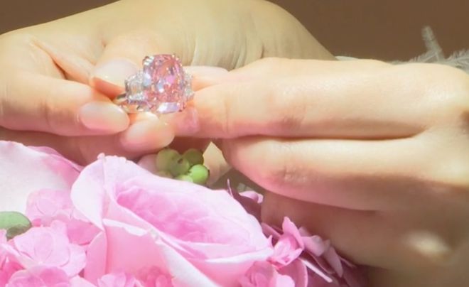 【中国】5800万美元罕有钻石在香港拍卖球王会官网史上创下第 
